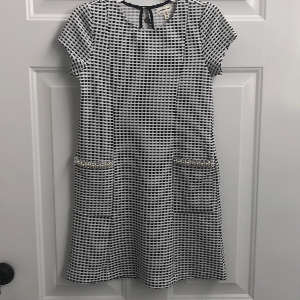 Monteau girl black and white dress.